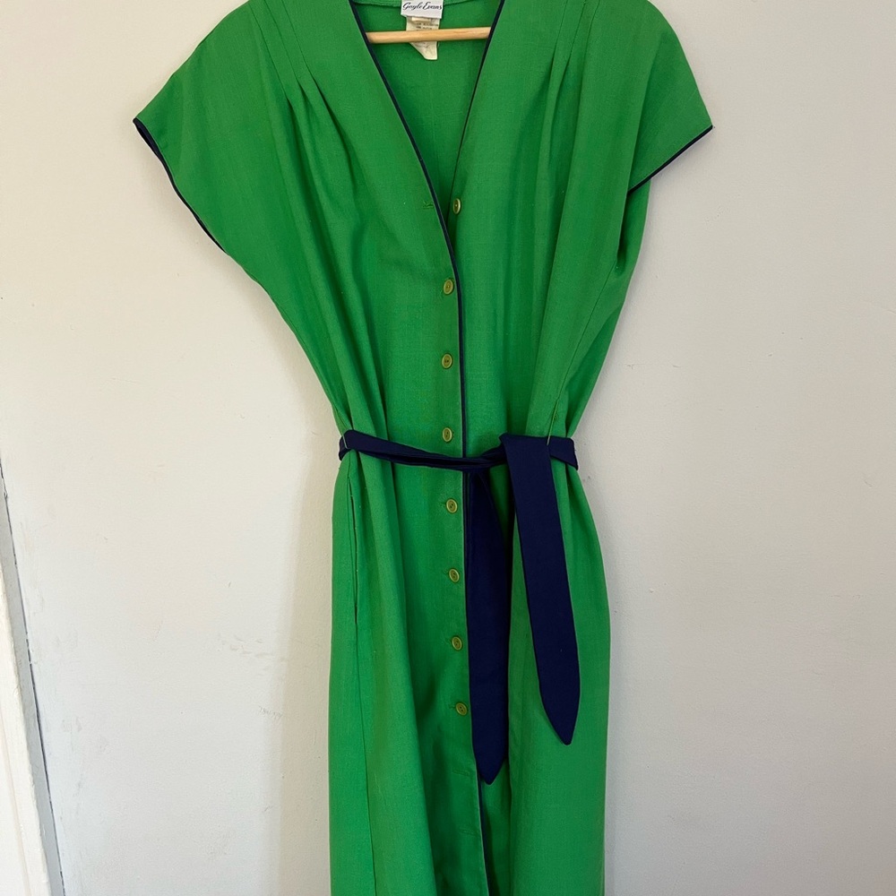 Vintage Green Button-Down Dress with Belt